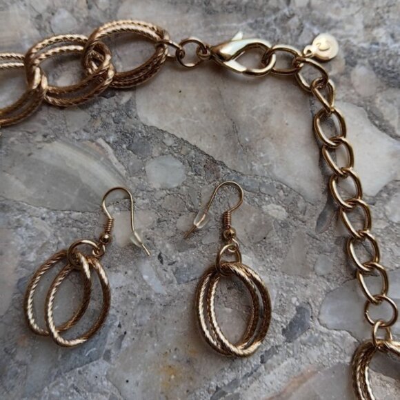 Heavy Double Textured Necklace and earrings gold tone C Brand Set - Picture 2 of 4